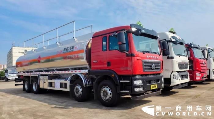 汕德卡c5h 8×4 铝合金运油车是在国家对危险品货物道路运输车的管理